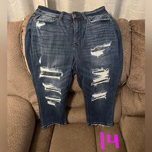 Just Blue Distressed Capris Sz 14w